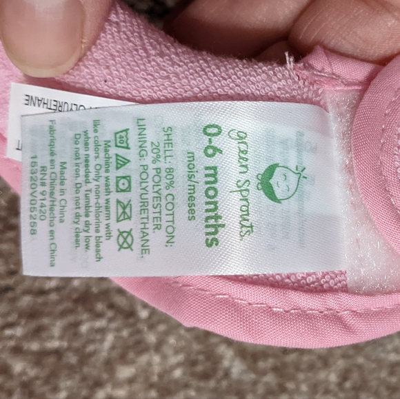 Baby Girl bath Towels 2 and Green Sprouts Bib - Picture 4 of 5